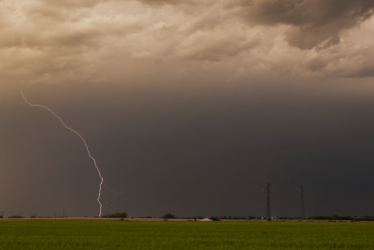 Skuteczna ochrona przed wyładowaniami atmosferycznymi – Dlaczego miedź sprawdza się w instalacjach odgromowych